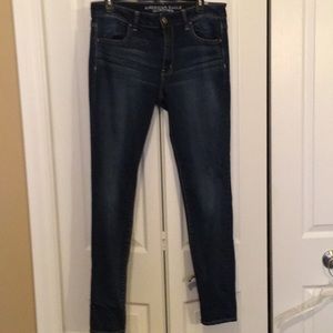 Woman’s American Eagle jeans